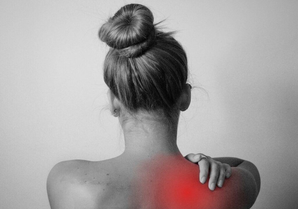 generic illustration of shoulder pain